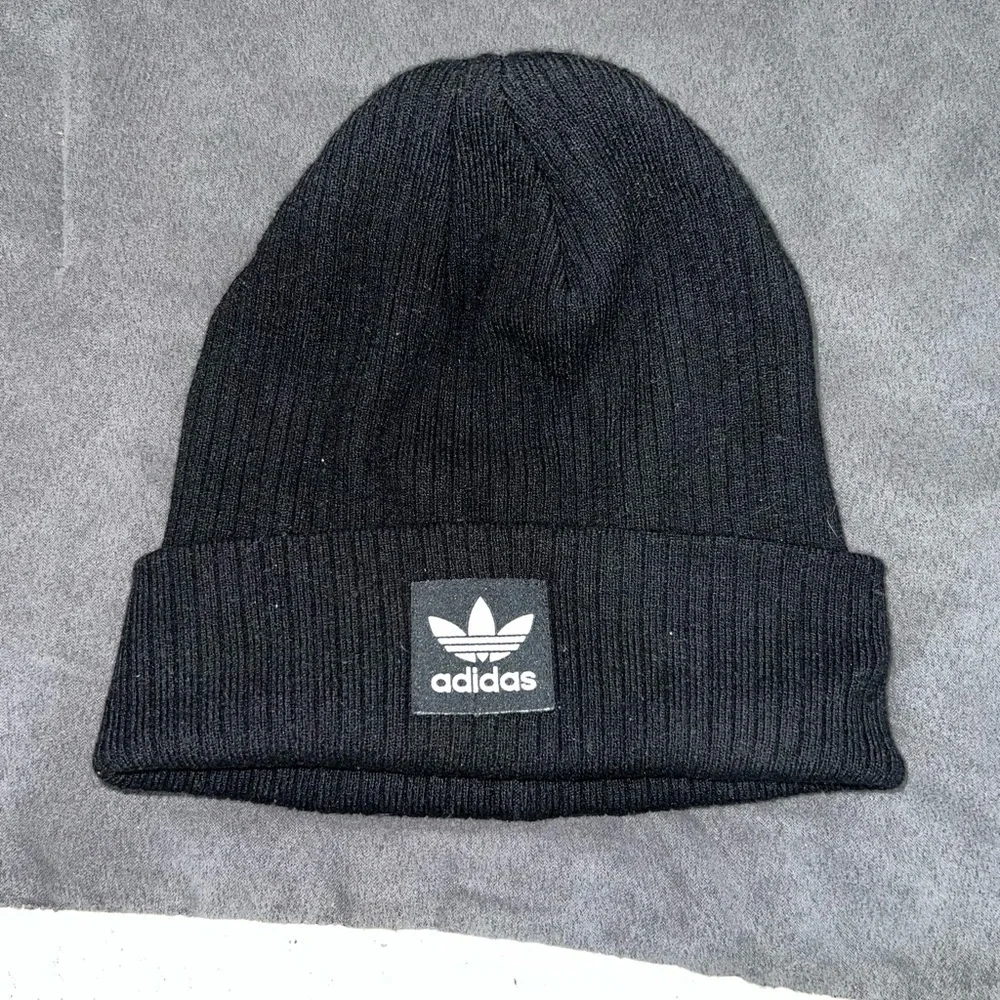 OS Adidas Ribbed Black Beanie - Picture 3 of 3